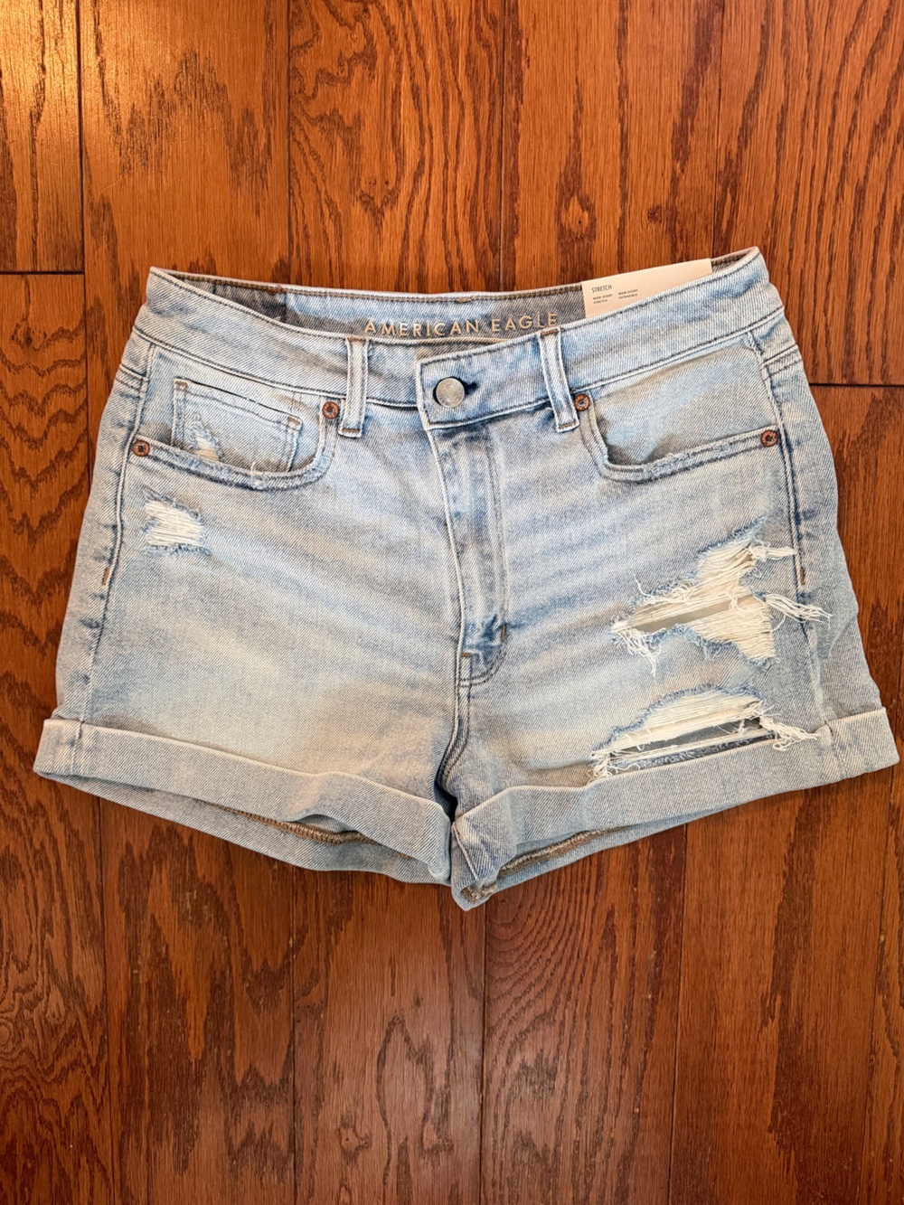 NWT. American Eagle. Mom Shorts. Size 8.